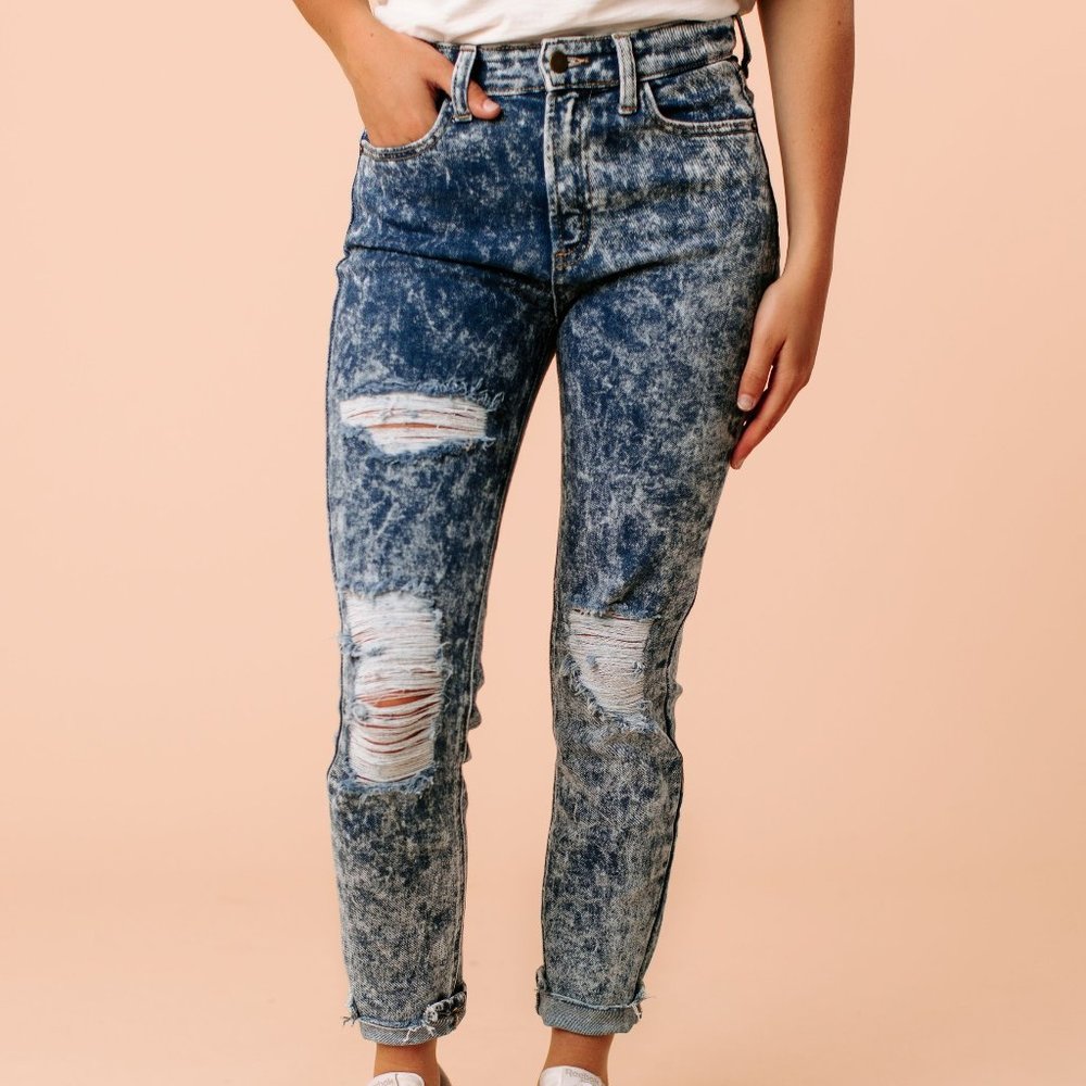 Laura Distressed Jeans